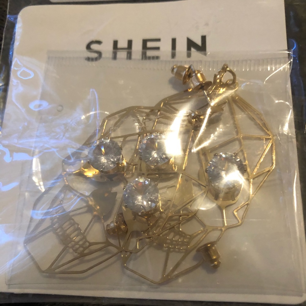 Skull metallic gold rhinestone earrings NWT